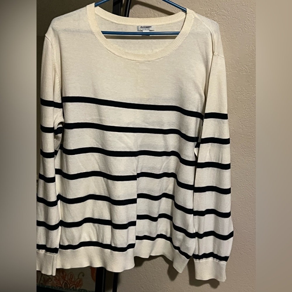 Old Navy XXL Tall off white and blue stripped sweater. NWOT